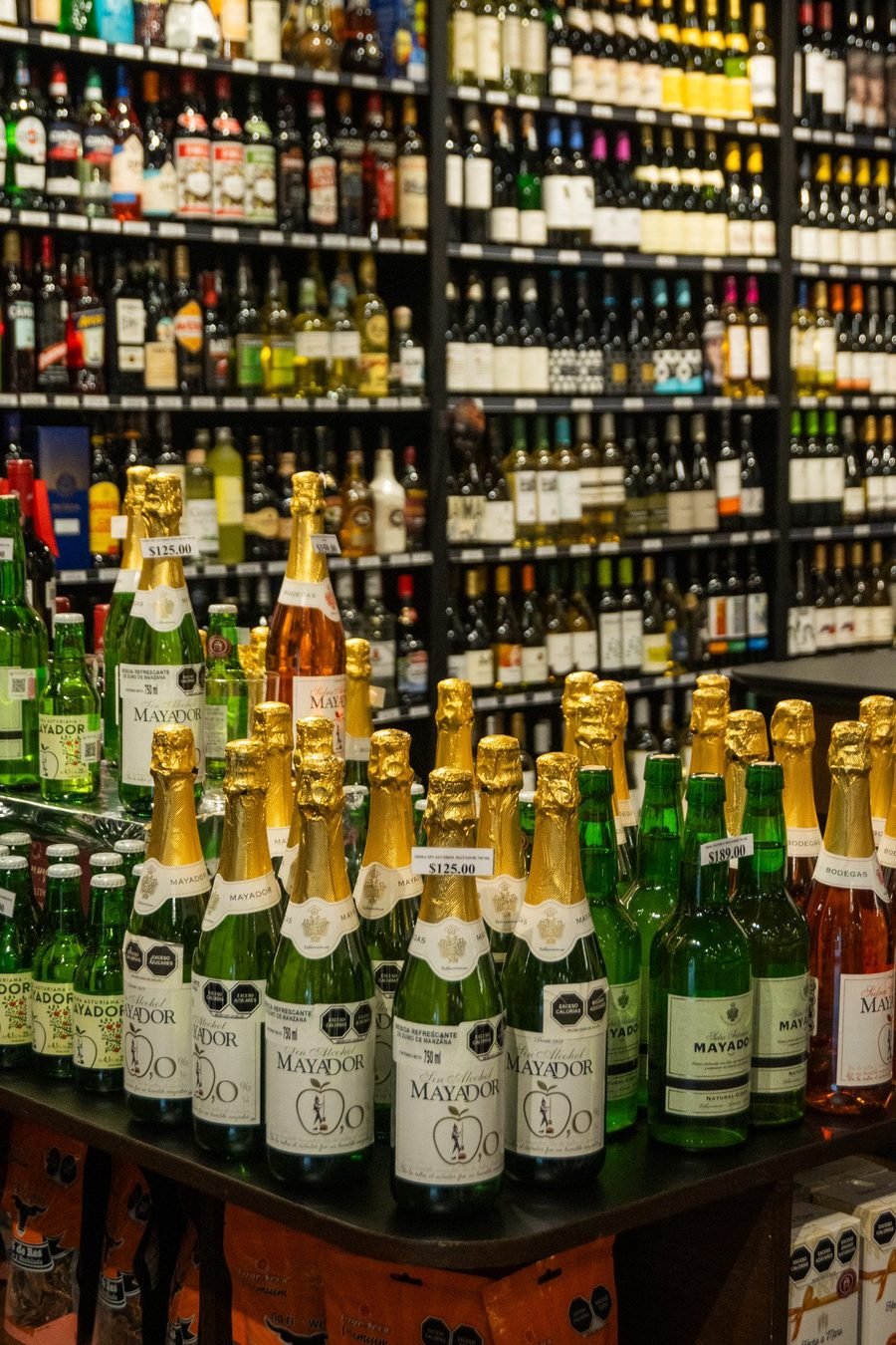 Selección de licores en La Castellena