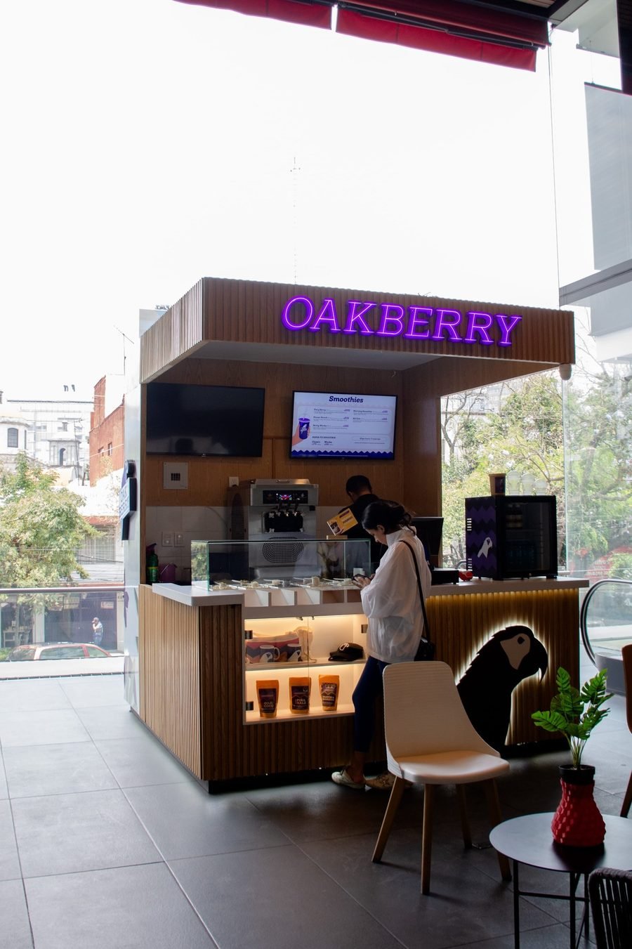 Bowl de açaí con fresa y coco de Oakberry