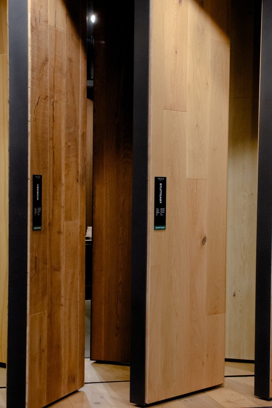 Puertas y acabados de madera en Taiga